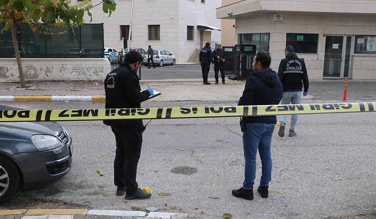 Şanlıurfa’da emniyet önünde silahlı kavga… Ölü ve yaralılar var