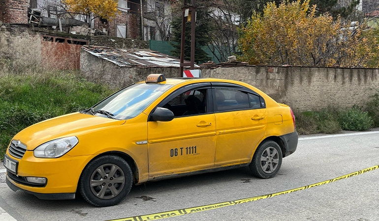 Takside dehşet… Eski eşini boğazını keserek öldürdü!
