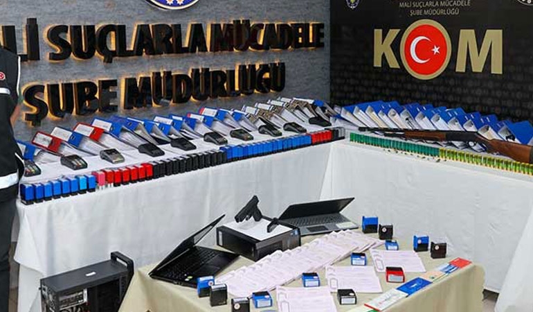 İzmir’de ‘naylon fatura’ operasyonu: Milyarlarca liralık senet ve çek düzenlemişler