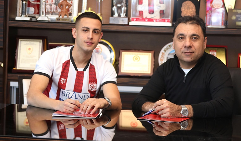 Fenerbahçe’de ayrılık… Bartuğ Elmaz, Sivasspor’a imzayı attı