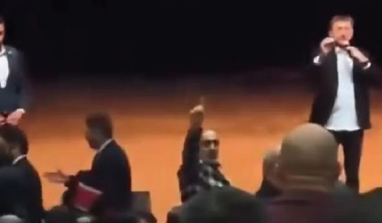 Yeniden Refahlılar AKP’li başkanı yuhaladı
