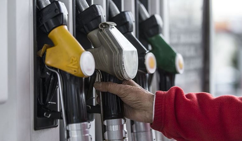 Tabelalar yine yandı! Benzine gece yarısı zammı