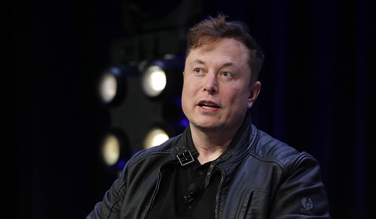 Elon Musk insan beynine mikroçip yerleştirdi
