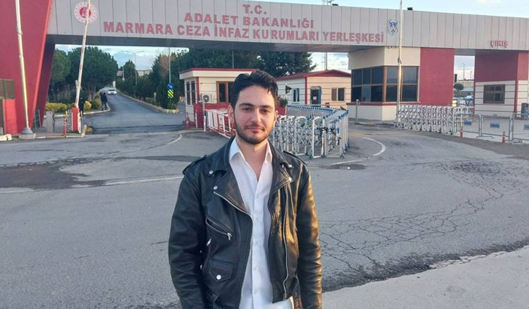 Gazeteci Furkan Karabay serbest bırakıldı