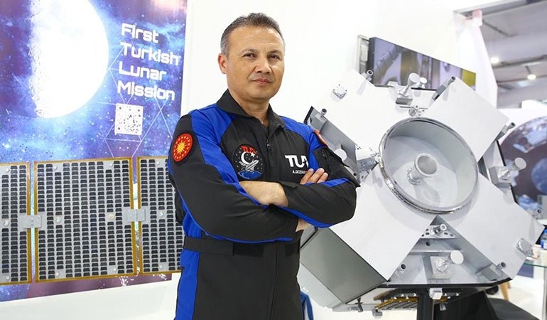 Türk astronot Alper Gezeravcı uzayda merak edilen soruları yanıtladı