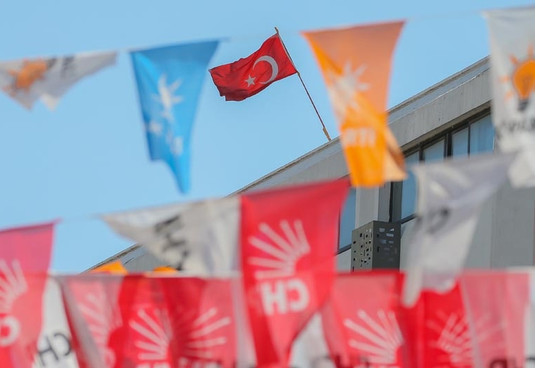 CHP, eski AKP’li bakana adaylık teklifi götürmüş