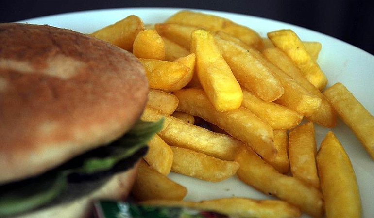 Bakan Yumaklı duyurdu: Fast food işletmeleri takipte…