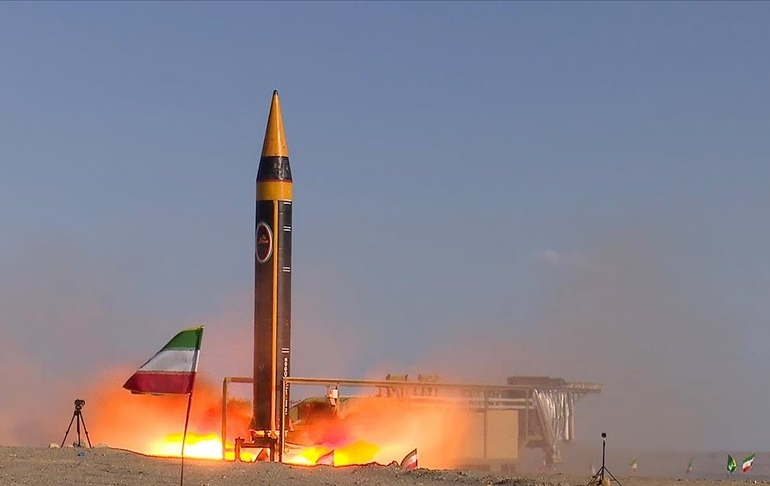İran, Pakistan’a füze fırlattı