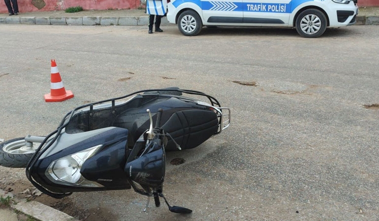 Direğe çarpan 74 yaşındaki motosikletli yaşamını yitirdi