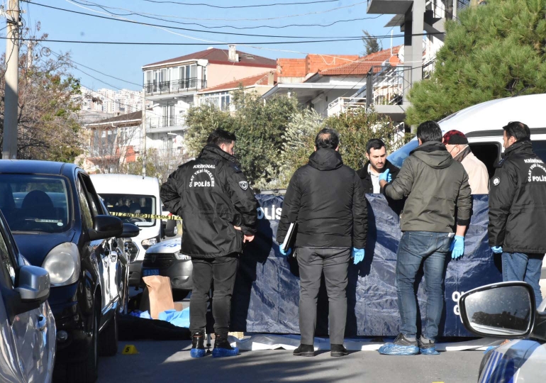 İzmir’de dehşet! Öğretim görevlisi ailesini katletti