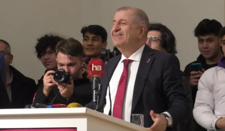 Ümit Özdağ, ‘otur’ dediği gence böyle seslendi: Ulan Afgan mısın?