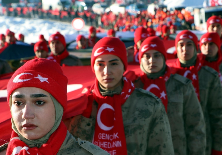 sarikamis-sehitleri-109uncu-yilda-binlerce-kisinin-katildigi-yuruyusle-anildi-ek-fotograf-_2678_dhaphoto5
