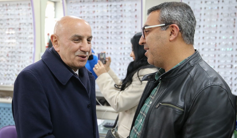 AKP’li Altınok’la esnaf arasında ‘Mansur Yavaş’ diyaloğu