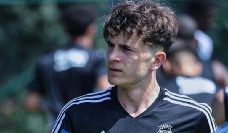 Beşiktaş’ta ‘tinder’ krizi: Emirhan Delibaş ile yollar ayrıldı