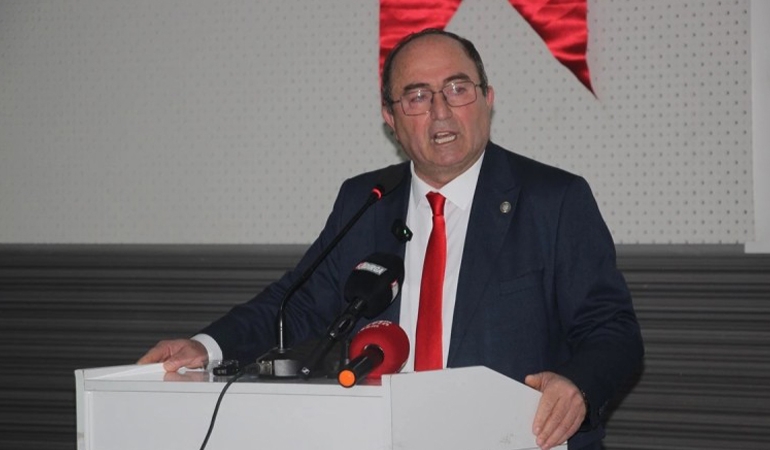 CHP’de sular durulmuyor… Partiden istifa eden belediye başkanı protesto edildi