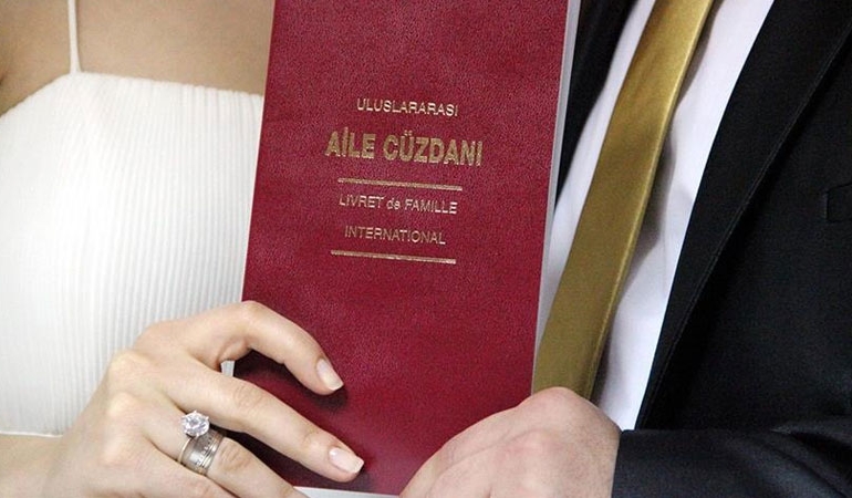 Evlenecek çiftlere faizsiz kredi desteğinde başvuru tarihi belli oldu: İşte pilot bölge