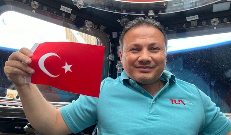İlk Türk astronot Alper Gezeravcı’nın dönüş yolculuğu başladı