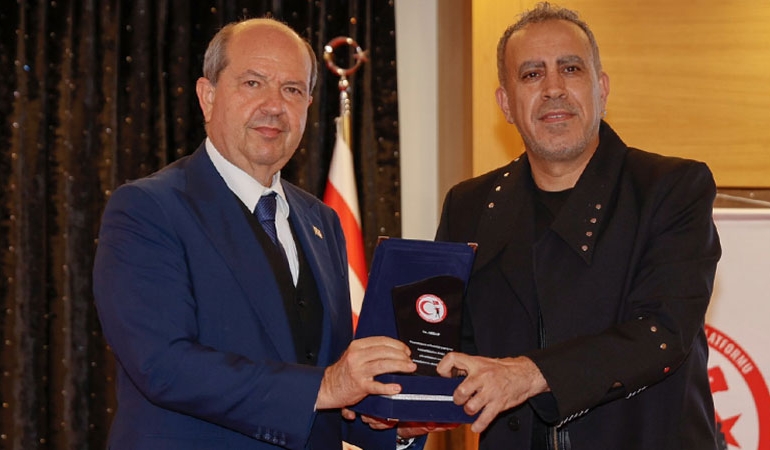 KKTC’de Haluk Levent’e ‘vatanseverlik ödülü’