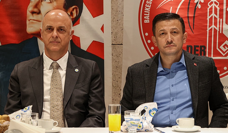 İzmir’de dikkat çeken poz… AKP ve İYİ Parti adayı aynı masada