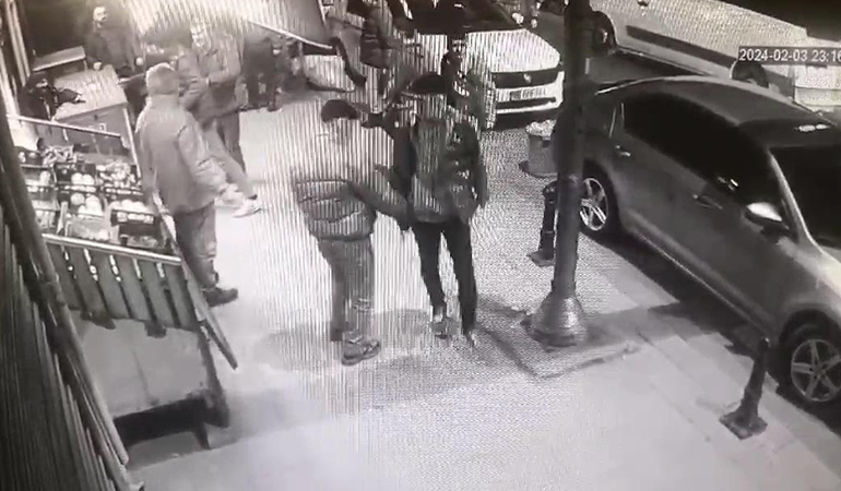Kadıköy’de otobüste yer isteyen kadına yumruklu saldırı