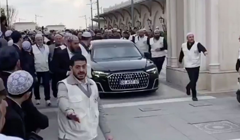 Menzil şeyhi Avrupa turuna çıktı… Müritleri böyle uğurladı