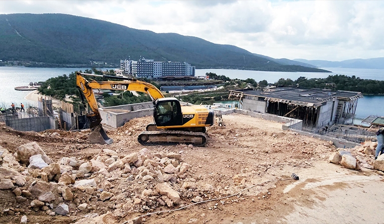 Muğla’daki yangında kül olan ormanda lüks villalar yükseliyor!