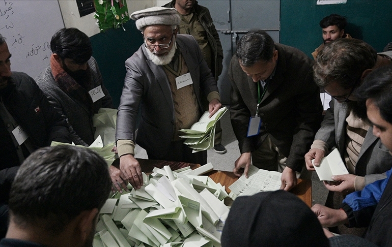 Pakistan’daki seçimlerde ilk sonuçlar gelmeye başladı