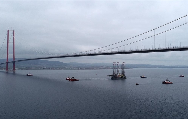 Çanakkale Boğazı transit gemilere kapatıldı