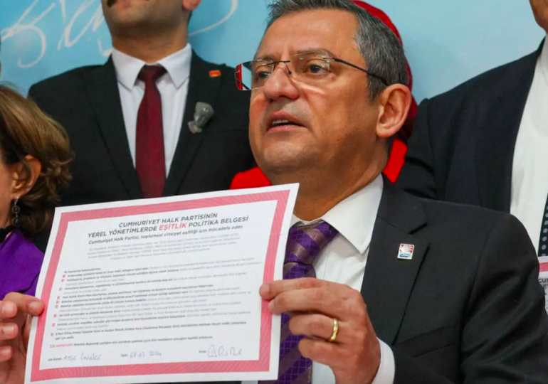 CHP’li adaylar ‘Eşitlik Politika Belgesi’ni imzaladı