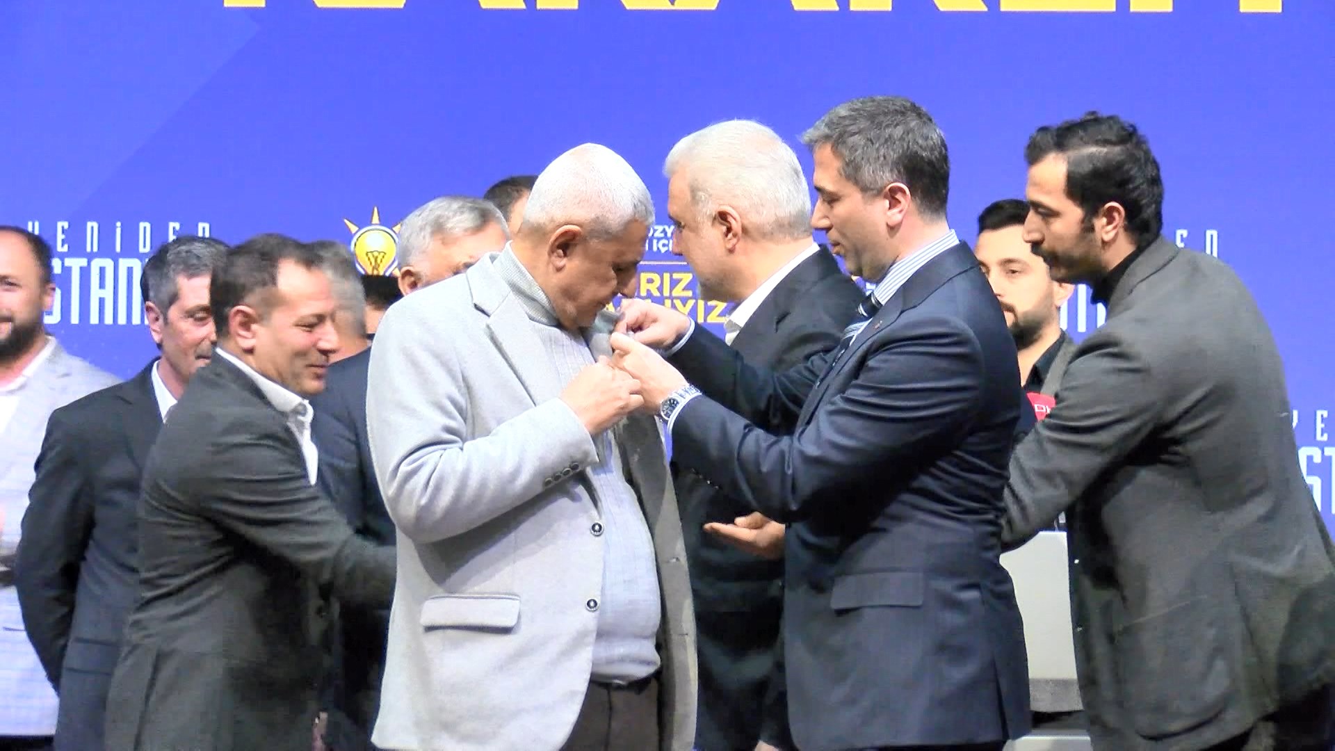ISTANBUL---CHPDEN-ISTIFA-EDIP-AK-PARTI_26112