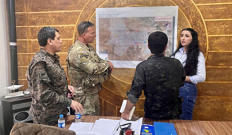 Amerikalı general PKK/YPG’nin kampını ziyaret etti