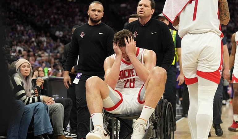 Milli basketbolcu Alperen Şengün sakatlandı: Sahayı tekerlekli sandalyeyle terk etti