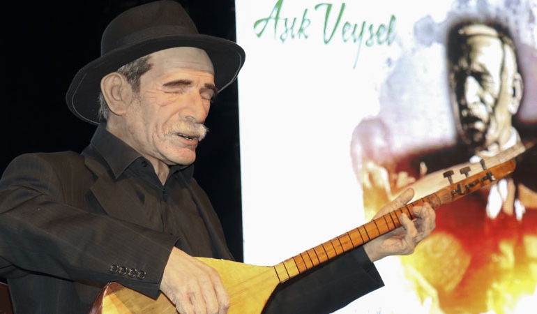 Aşık Veysel robotu konser verdi
