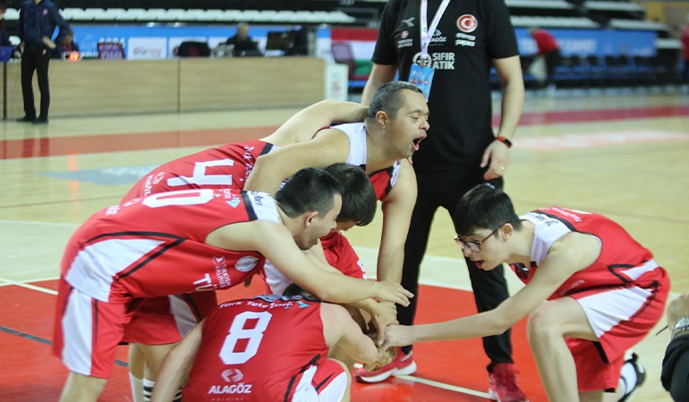 Down Sendromlu Milli Basketbol Takımı, Trisome Oyunları’nda ilk maçını kazandı