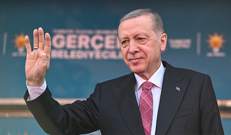 Erdoğan miting sırasında kızdı: Ya tamam ver ver, onlar benim memurlarım ver