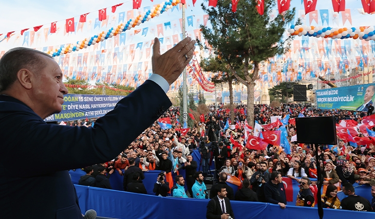Erdoğan, muhalefete Ahmet Kaya şarkısıyla yüklendi: Nereden baksan ahmakça