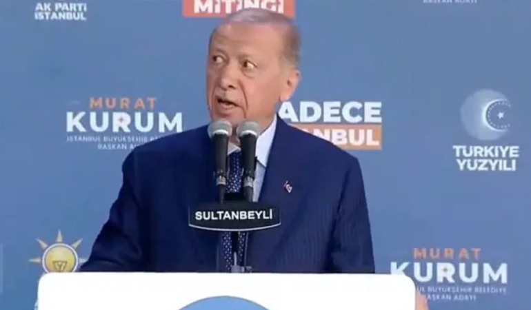 Mitingde prompter durunca Erdoğan sustu