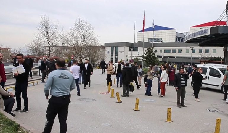Denizli’de hastane kafeteryasına silahlı saldırı: Yaralılar var