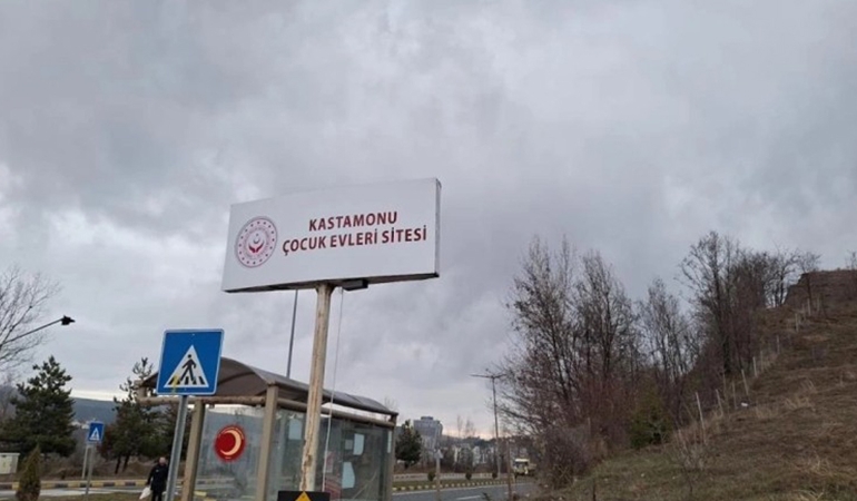 Sevgi evinde kalan bebek yatağında ölü bulundu