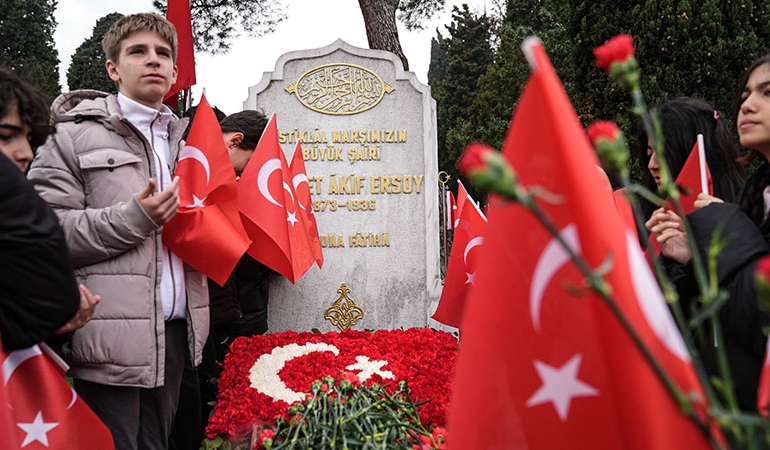 İstiklal Marşı’mız 103 yaşında: Mehmet Akif Ersoy anıldı