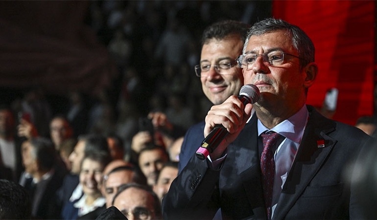 Özgür Özel’den seçim tahminleri… CHP’nin masasındaki İstanbul anketini de değerlendirdi