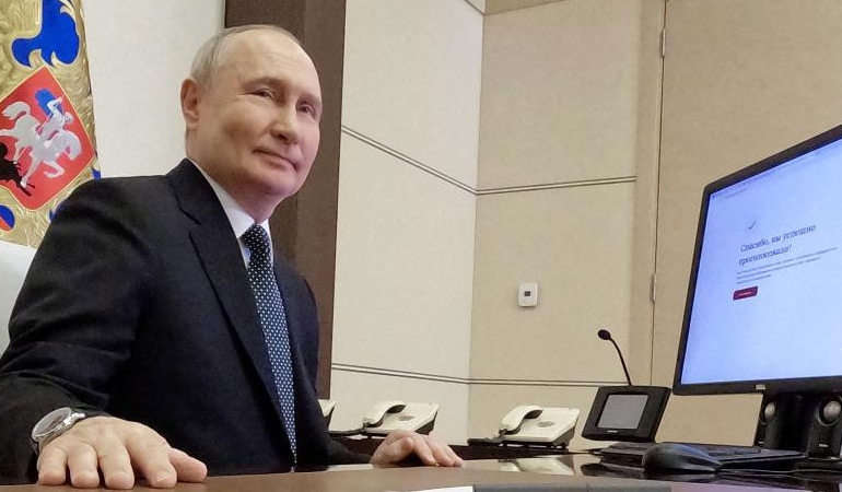 Putin seçimlerde elektronik oy kullandı
