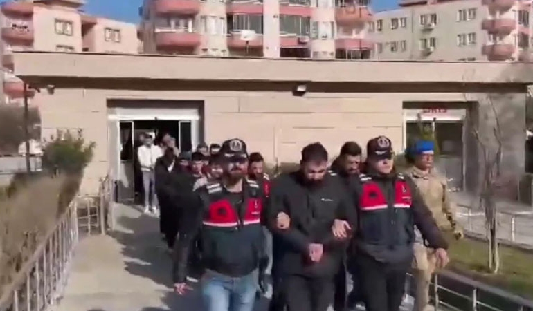 Milyonlarca liralık vurgun yaptılar: 75 kişi gözaltında