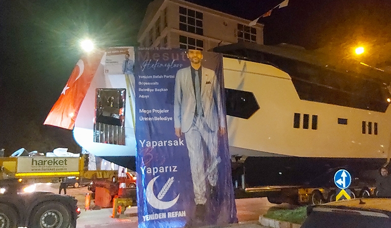 Lüks yatla ilginç seçim turu
