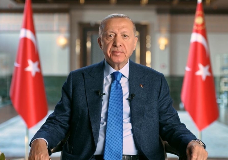 ERDOGAN-KIRGINLIKLARI-GIDERMEK-ICIN-BAY_38087