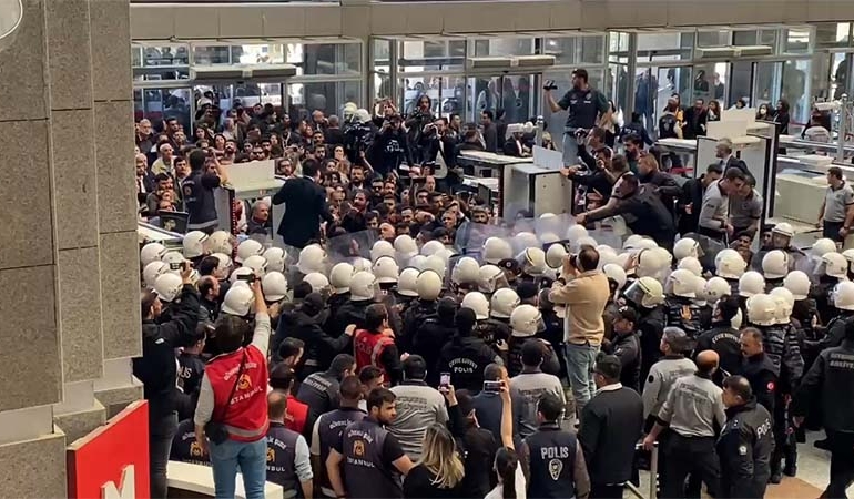 Çağlayan Adliyesi’nde ‘Van’ protestosu: Çok sayıda avukat gözaltında
