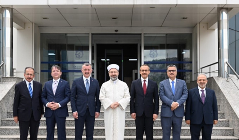 Ali Erbaş, sadece AKP’li belediyelerle bayramlaştı
