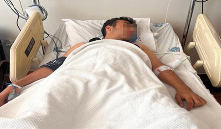 Parkta oturan gençlere saldırdı: ‘Mahallenin namusunu kirlettiniz’
