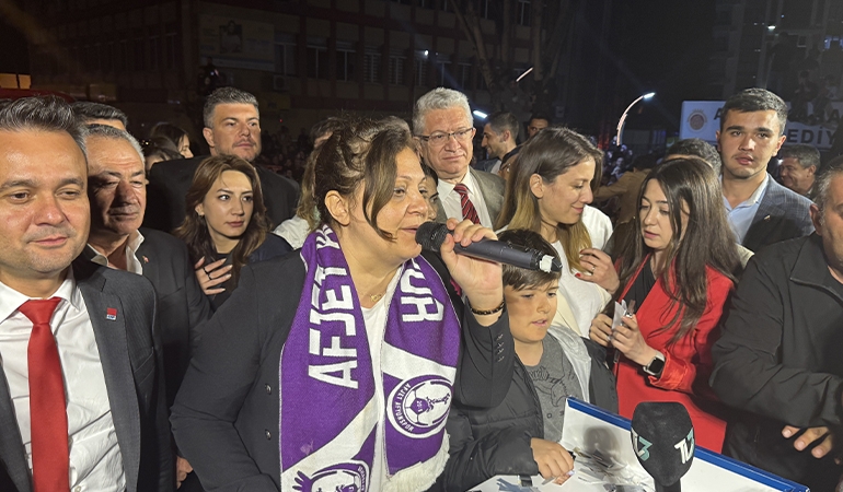 Afyonkarahisar’da AKP de CHP de ilklerini yaşadı… Burcu Köksal andımızı okudu