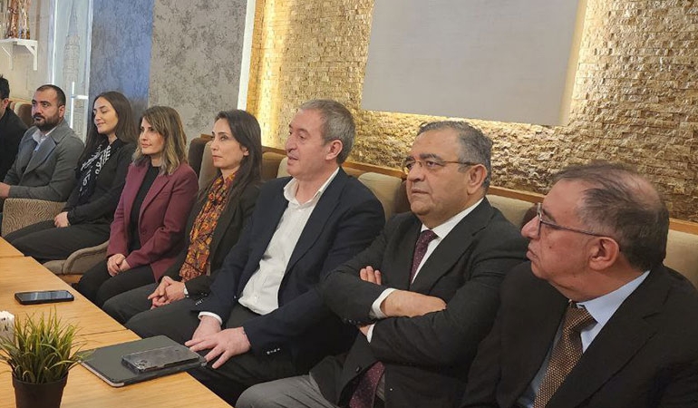 CHP ve DEM Parti heyetleri Van’da bir araya geldi… Leyla Zana da katıldı
